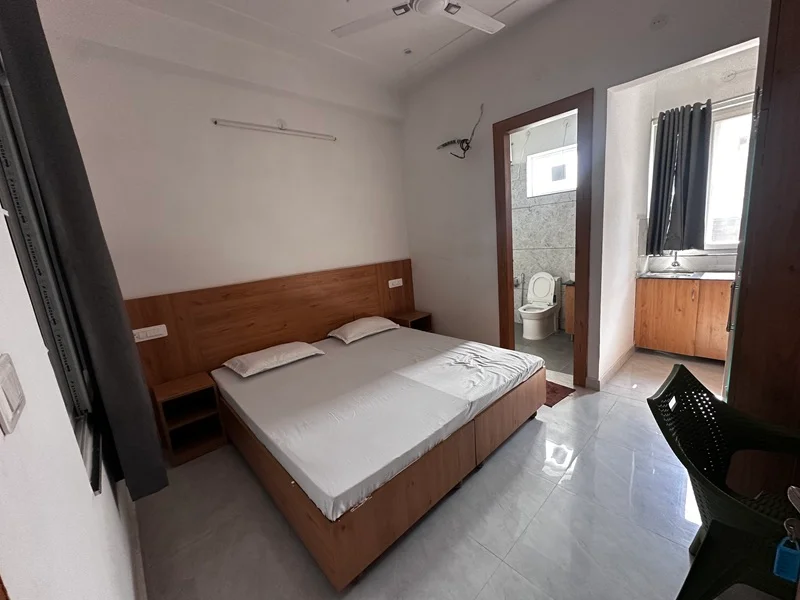 50 Hour yoga teacher training accommodation in rishikesh